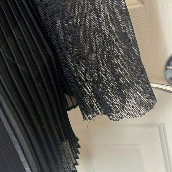 BCBG Generation Top Medium Black Scoop Neck Sheer Pleated Raw Hem Long Sleeve - Picture 8 of 11